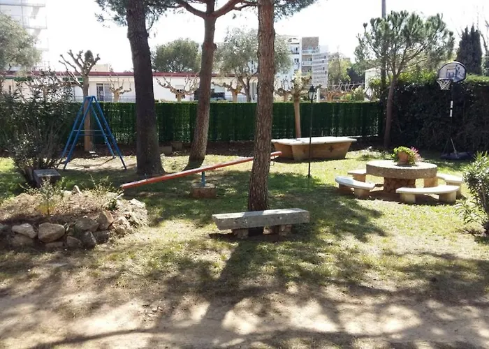 Al Lado De La Playa Con Parking Y Jardin Daire